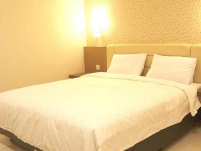 Life Emerald Hotel Surabaya Exterior photo